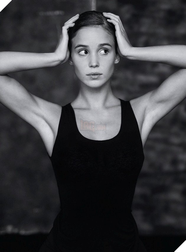 Nhan sắc như thiên thần của bạn gái mới kém 16 tuổi của Captain America Chris Evans 11