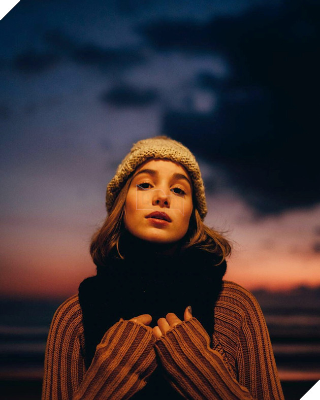 Nhan sắc như thiên thần của bạn gái mới kém 16 tuổi của Captain America Chris Evans 15