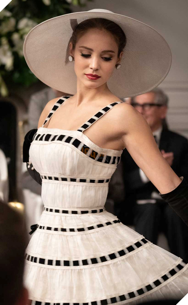 Nhan sắc như thiên thần của bạn gái mới kém 16 tuổi của Captain America Chris Evans 17