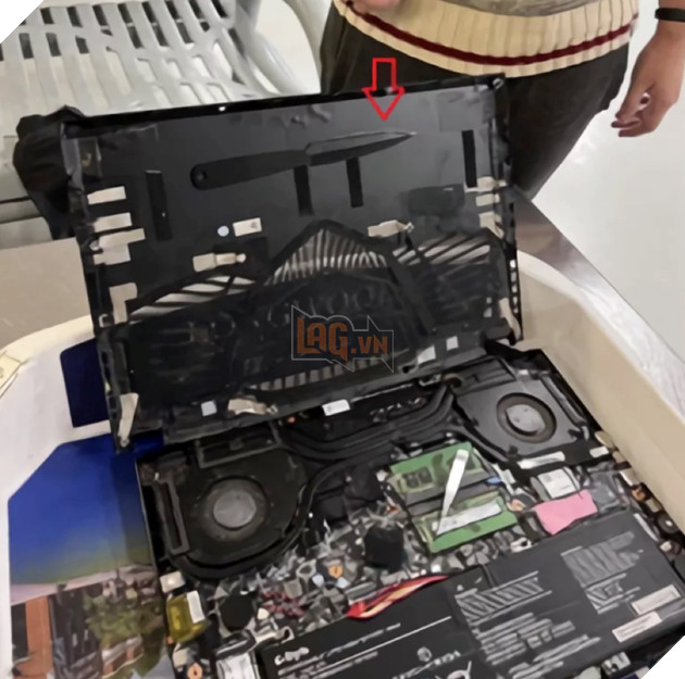 Cục An ninh vận tải phát hiện một con dao được "nằm gọn" bên trong laptop gaming