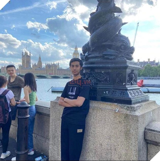 Ngắm nhìn Hoàng thử Qatar 15 tuổi vô cùng giản dị với những hình ảnh đời thường