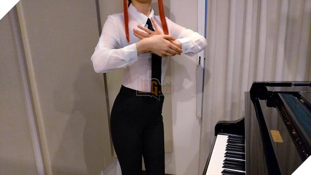 Pan Piano cosplay thành Makima và Người Cưa trong Chainsaw Man