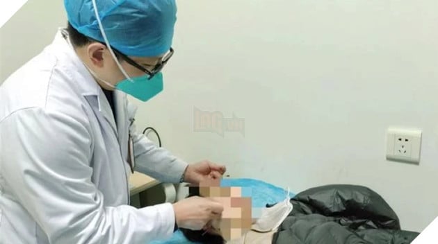 Một người đàn ông bị liệt nửa mặt sau khi thức suốt một tuần để xem World Cup