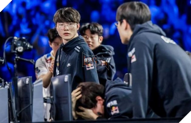 LMHT: Hình ảnh T1 gục ngã nhận giải thưởng Bức ảnh Esports của năm 2022