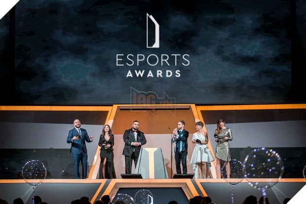 LMHT: Hình ảnh T1 gục ngã nhận giải thưởng Bức ảnh Esports của năm 2022