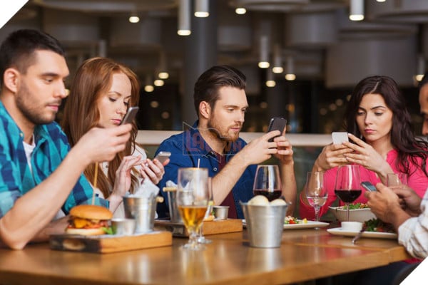 AcryPhone - Chiếc điện thoại nhằm trị chứng nghiện điện thoại ở giới trẻ