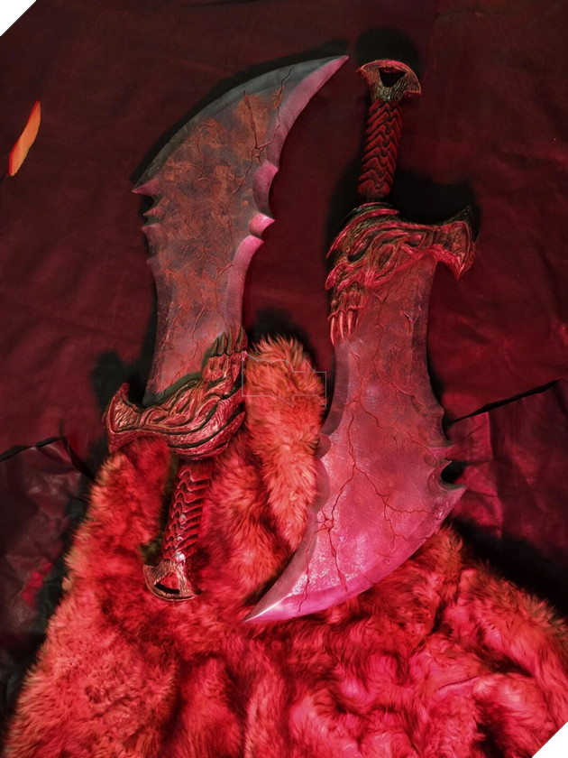 Người hâm mộ tự tạo cặp song đao Blades of Chaos