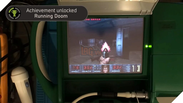 chơi doom trên máy siêu âm