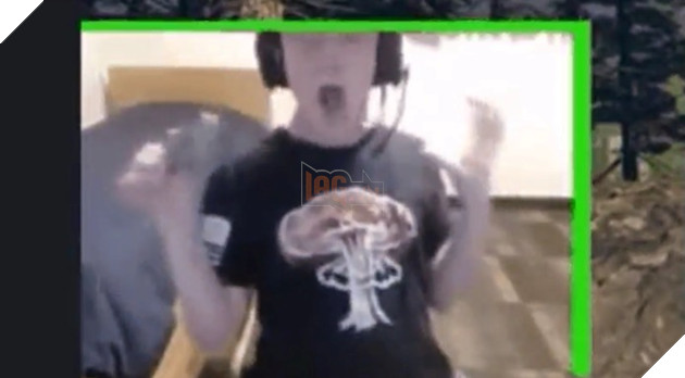 Phản ứng thái quá, nam streamer tự làm trật khớp gối của mình một cách khó hiểu