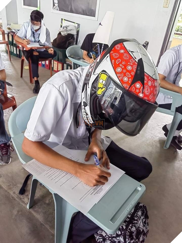 Độc lạ sinh viên Phillipines sáng tạo loạt mũ chống gian lận siêu hài hước và độc đáo