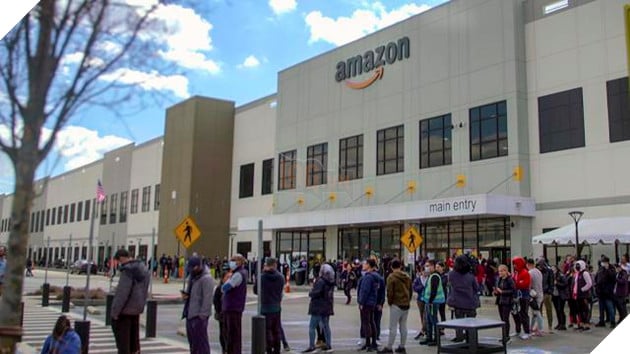 Amazon tiến hành sa thải 17.000 nhân viên 