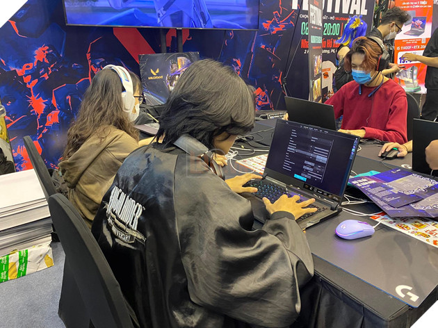 Chung kết Đấu trường Máy tính Mùa 11 thổi bùng không khí sôi nổi tại Nhà thi đấu Hồ Xuân Hương 7