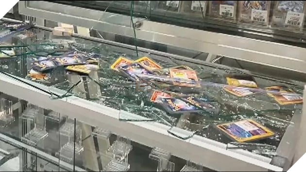 Cửa hàng chuyên bán thẻ Pokemon hiếm bị đánh cắp