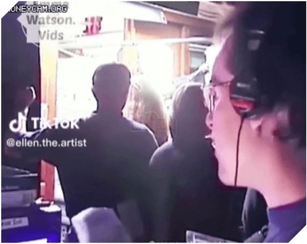 Cộng đồng Harry Potter thán phục trước pha sửa lưng đạo diễn của Emma Watson