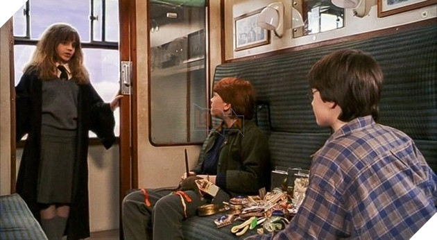 Cộng đồng Harry Potter thán phục trước pha sửa lưng đạo diễn của Emma Watson