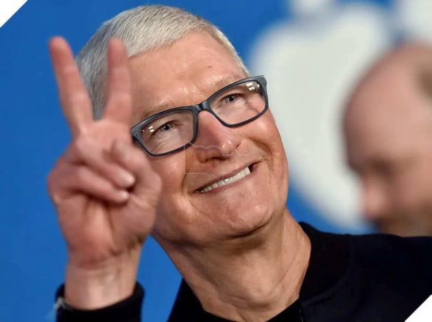 CEO Apple, Tim Cook bị giảm gần nửa lương thưởng