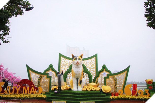 tượng mèo năm 2023