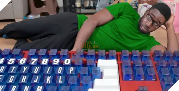 Một YouTuber chi gần 400 triệu đồng để build chiếc bàn phím cơ lớn nhất thế giới