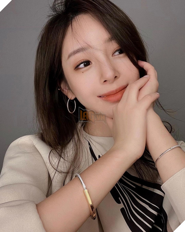 Danh tính thật của nữ họa sĩ webtoon Hàn Quốc xinh đẹp bị tố cáo trốn thuế là ai?