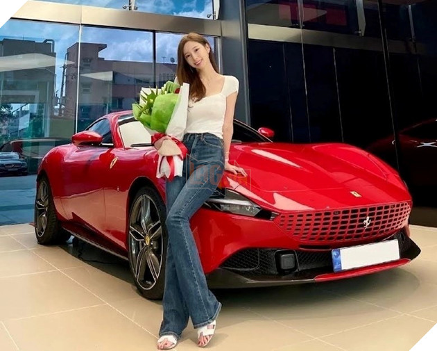 Danh tính thật của nữ họa sĩ webtoon Hàn Quốc xinh đẹp bị tố cáo trốn thuế là ai?