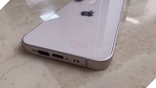 Kỹ sư công nghệ tự “chế” iPhone 12 Mini có cả cổng USB-C và cổng Lightning