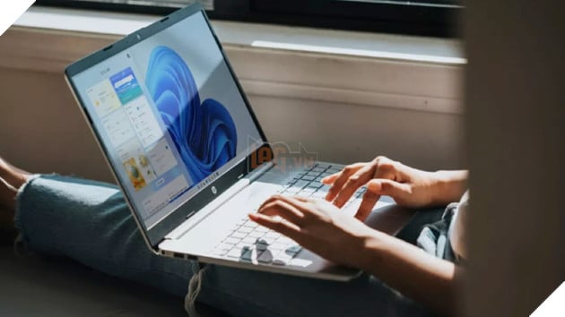 Windows 11 xuất hiện watermark cảnh báo người dùng trên PC không được hỗ trợ