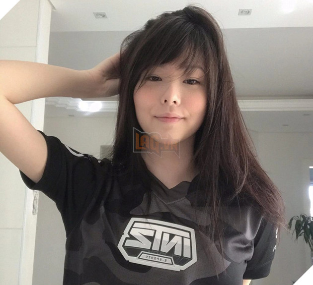 LMHT: Nữ streamer nổi tiếng khoe người yêu khiến fan nam chỉ biết tiếc nuối