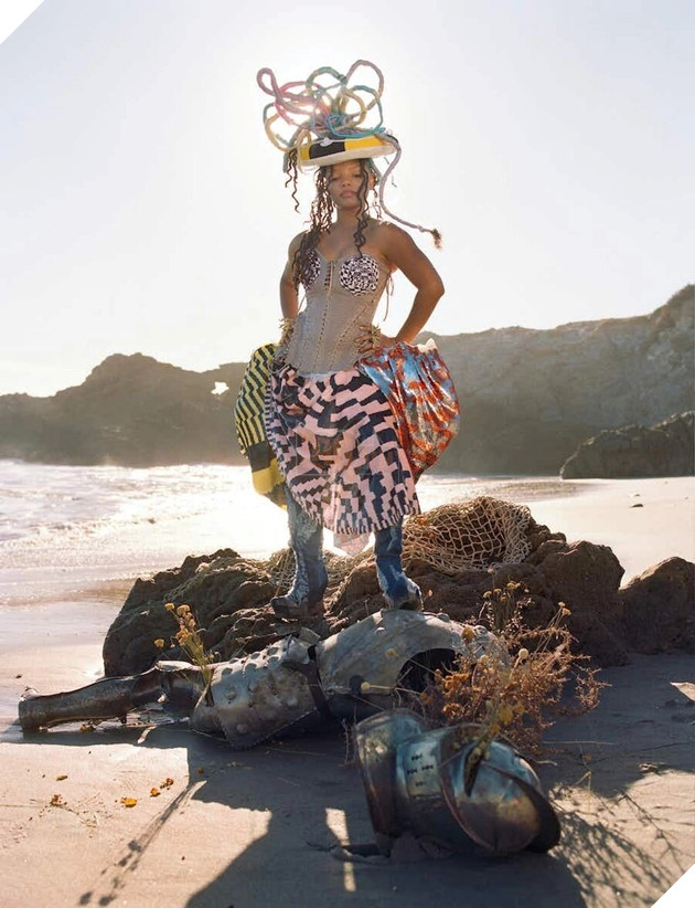 Halle Bailley khiến người xem bối rối bởi bộ ảnh Nàng Tiên Cá vô cùng khó hiểu