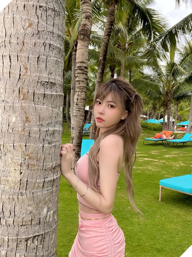 LMHT: Nữ MC nổi tiếng bị lộ ảnh nóng