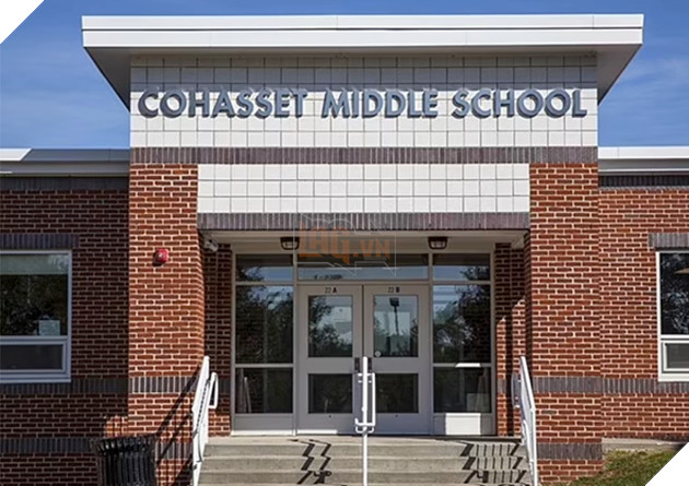 Một giáo viên trung học bị bắt vì đào coin trái phép tại trường