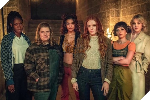 Điểm mặt dàn tiên nữ bị phá hỏng hình tượng chỉ vì những bản live-action 6