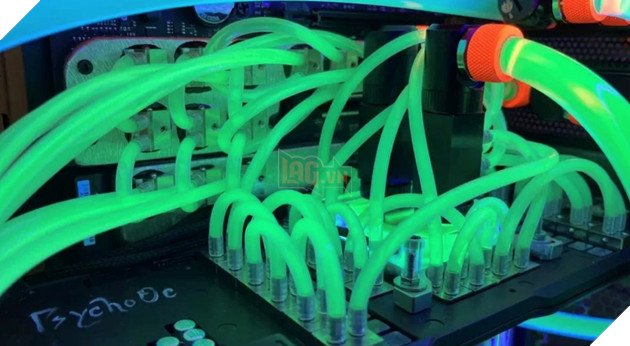 Chiêm ngưỡng dàn PC khủng: Sử dụng 30 mét ổng dẫn và 69 water blocks để tản nhiệt 4