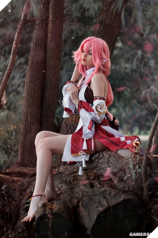 Nữ cosplayer người Nga hóa thân thành Yae Miko khiến game thủ không khỏi mê mẩn 3