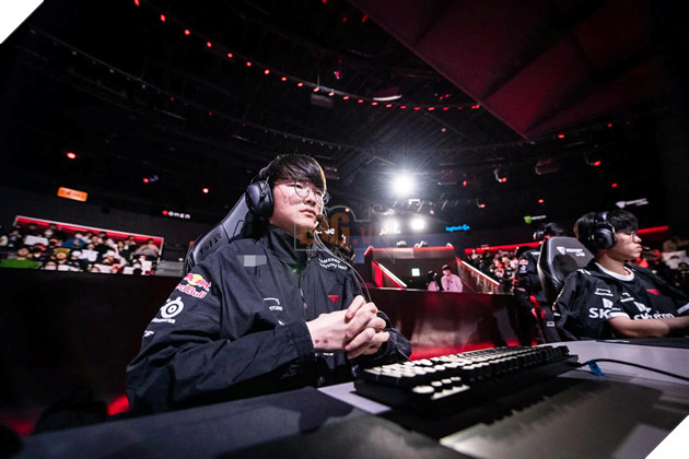 LMHT: Tự so mình với Messi và Ronaldo, Doinb bị chỉ trích là quá ngông cuồng