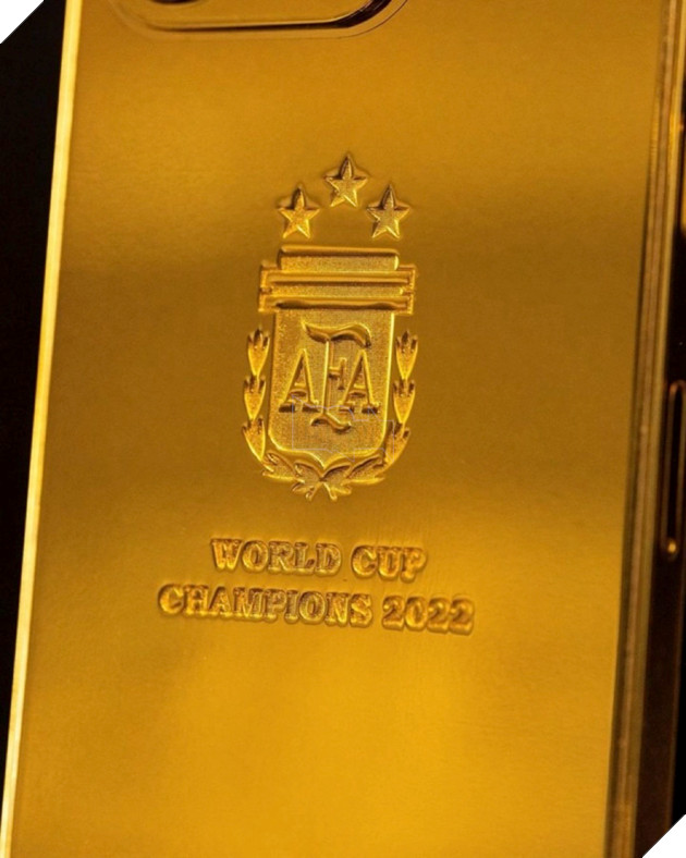 Lionel Messi "chơi lớn" tặng 35 chiếc iPhone 14 Pro mạ vàng 24 karat cho các đồng đội tại tuyển Argentina