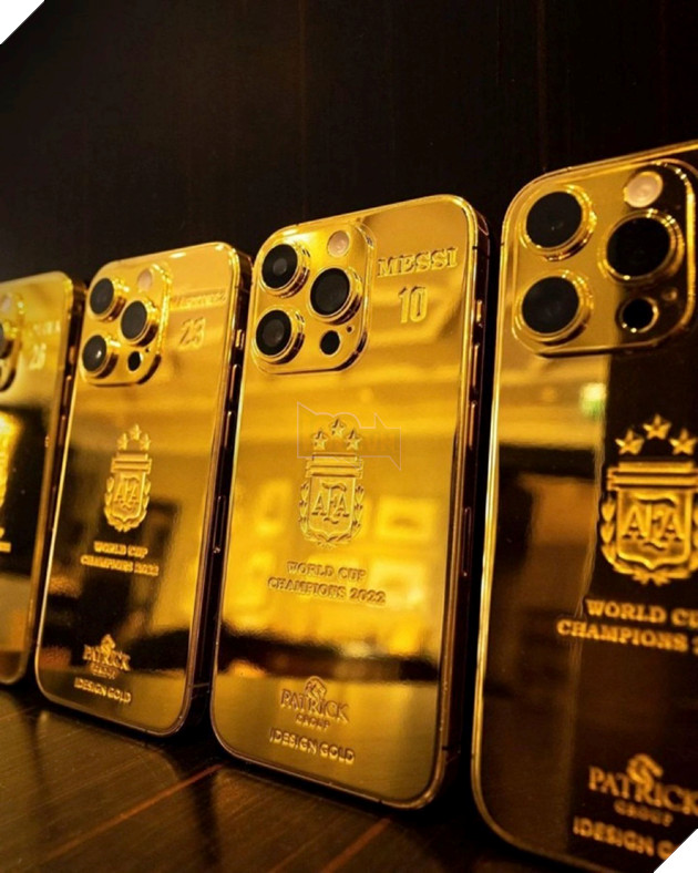 Lionel Messi "chơi lớn" tặng 35 chiếc iPhone 14 Pro mạ vàng 24 karat cho các đồng đội tại tuyển Argentina