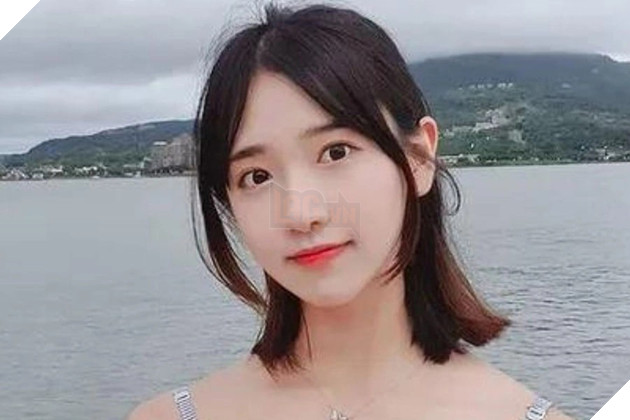 Đang livestream thì lọt hố, cô nàng streamer khiến người xem lo sốt vó