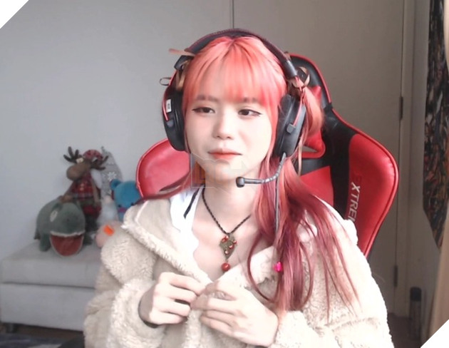 Từ phong cách dễ thương, nữ streamer chuyển sang lối ăn mặc gợi cảm khiến fan tiếc nuối