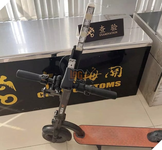 Hải quan Trung Quốc bắt giữ người đàn ông buôn lậu 84 ổ SSD được dán trong xe điện 3