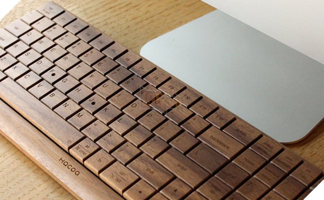 Chiêm ngưỡng bộ bàn phím được làm bằng gỗ nguyên khố vô cùng sang trọng và đẹp mắt