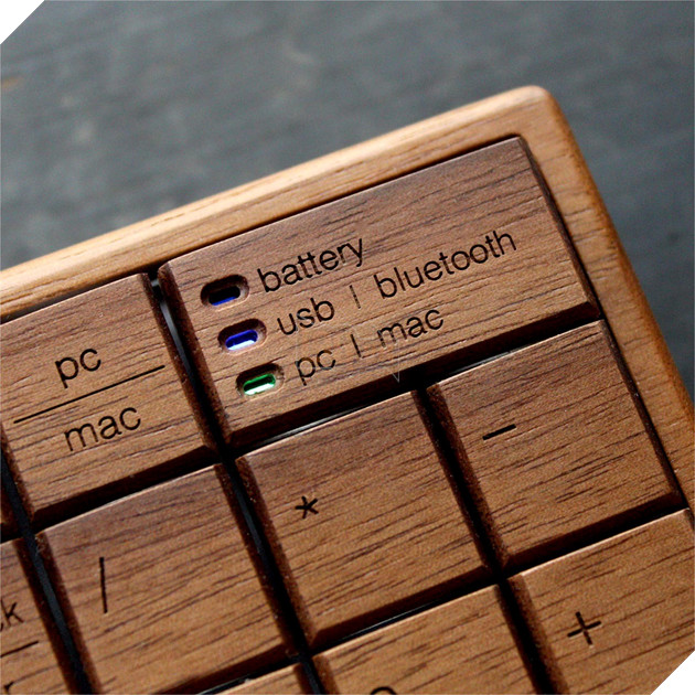 Chiêm ngưỡng bộ bàn phím được làm bằng gỗ nguyên khố vô cùng sang trọng và đẹp mắt