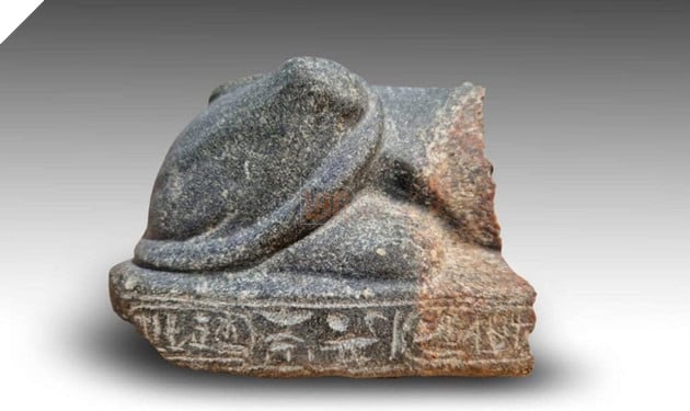 Bức tượng pharaoh Ai Cập năm 589 trước Công nguyên được khai quật tại đền thờ mặt trời