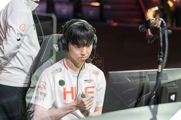 LMHT: Chovy thông báo bị cong vẹo cột sống