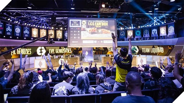 LCS bán suất thi đấu