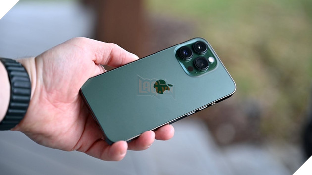 Game thủ Liên Quân Mobile ôm hận khi chiến rank bằng iPhone 13 Pro Max