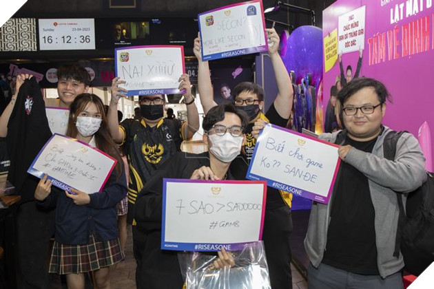 Bầu không khí bùng nổ như Bom Tấn tại chung kết VCS Hừng Đông 2023 7