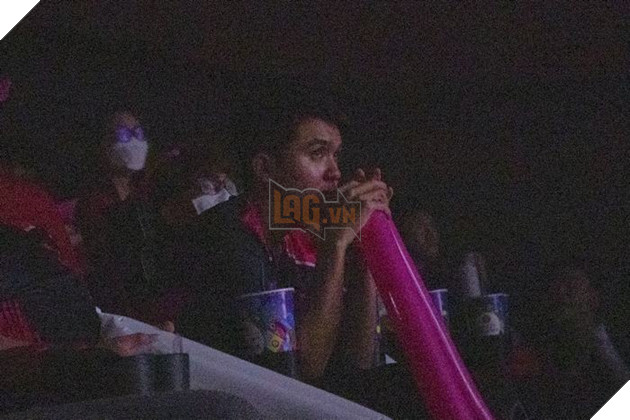 Bầu không khí bùng nổ như Bom Tấn tại chung kết VCS Hừng Đông 2023 25