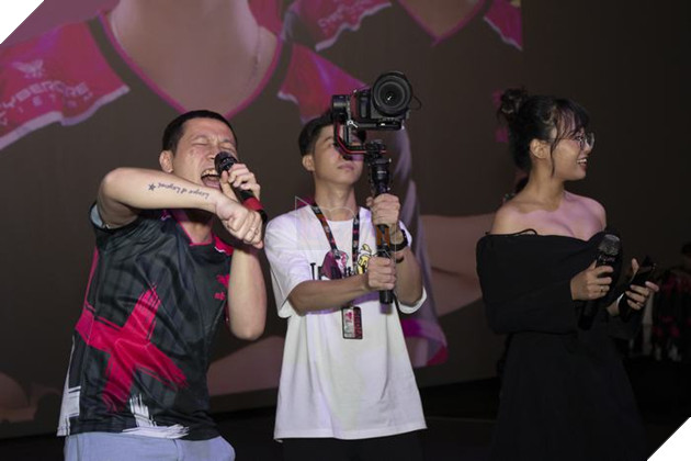 Bầu không khí bùng nổ như Bom Tấn tại chung kết VCS Hừng Đông 2023 15