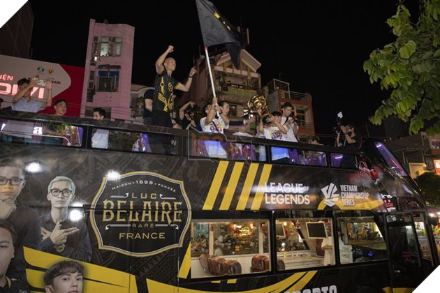 Màn diễu hành Hoành Tráng của Nhà Vô Địch VSC Hừng Đông 2023 15