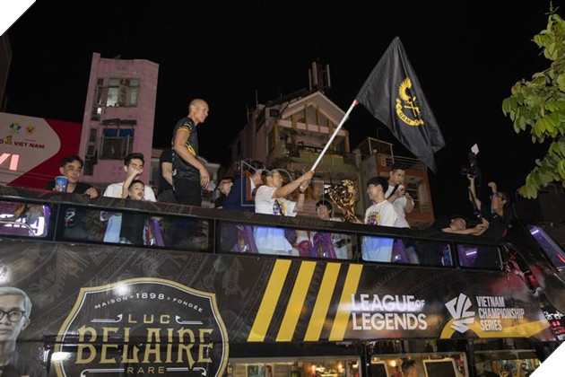 Màn diễu hành Hoành Tráng của Nhà Vô Địch VSC Hừng Đông 2023 14